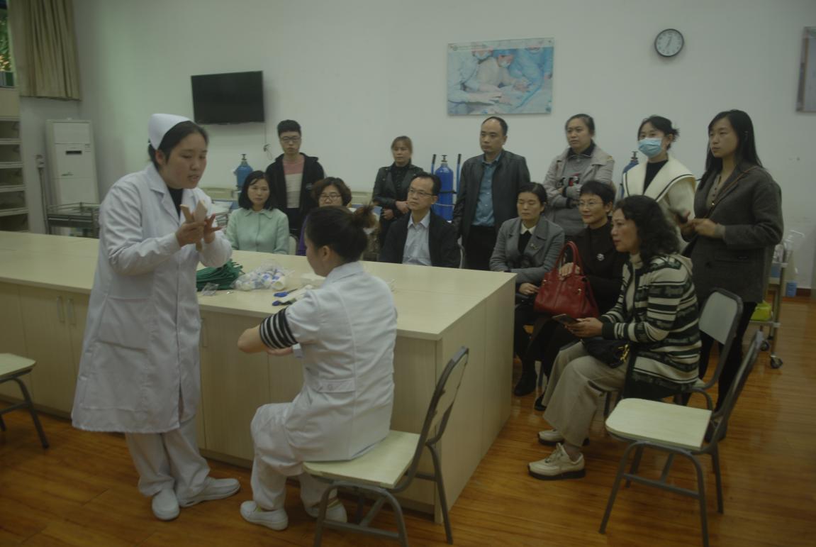 沙坪壩區教育考試院領導一行 在我校開展基層調研及職工急救技術培訓(圖2)